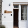 houten naambord boomstam