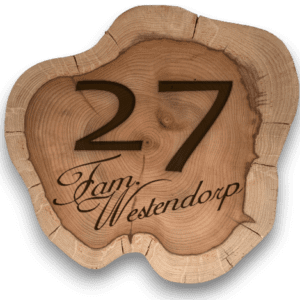 houten naambord boomstam