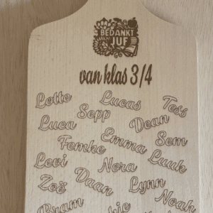 Mooie borrelplank Juf/Meester met alle namen van de leerlingen
