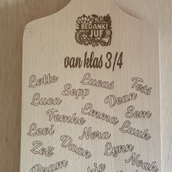 Mooie borrelplank Juf/Meester met alle namen van de leerlingen