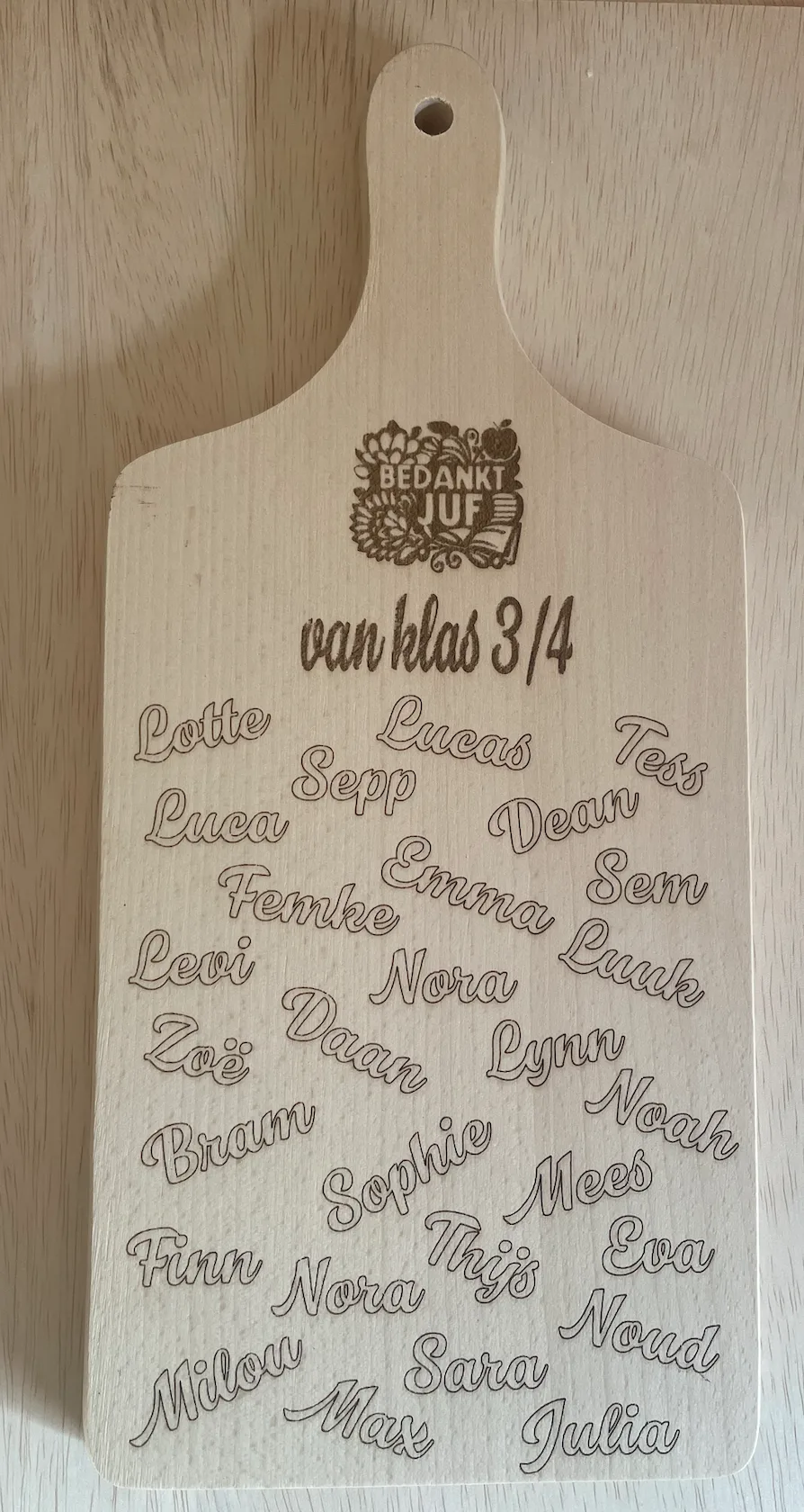 Mooie borrelplank Juf/Meester met alle namen van de leerlingen